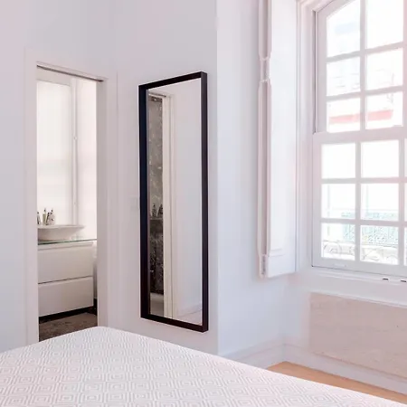Chiado Spacious And Luxurious By Courtesy Morning * Lisbon