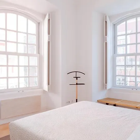Chiado Spacious And Luxurious By Courtesy Morning Lisbona